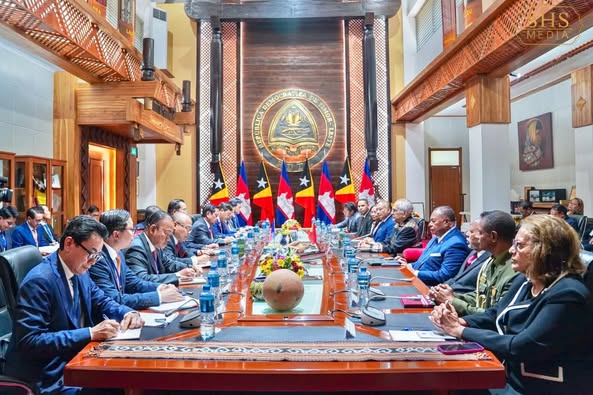 Presiden Senat Kemboja Hun Sen bertemu dengan Presiden Timor Timur Horta untuk membincangkan kesertaan Timor Timur ke ASEAN