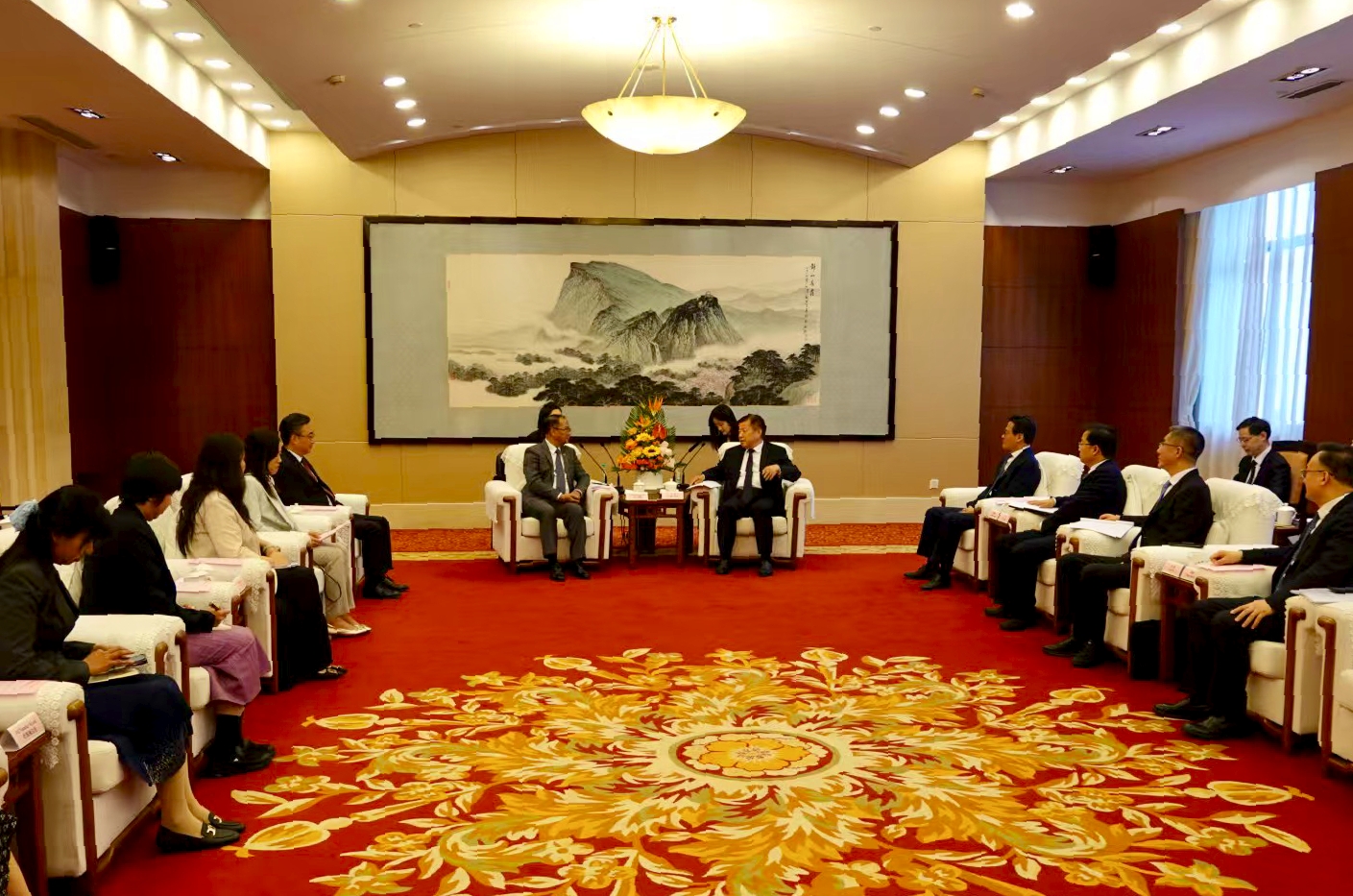 Shi Zhongjun dan Myanmar Duta Besar bertemu Jiangsu Naib Gabenor