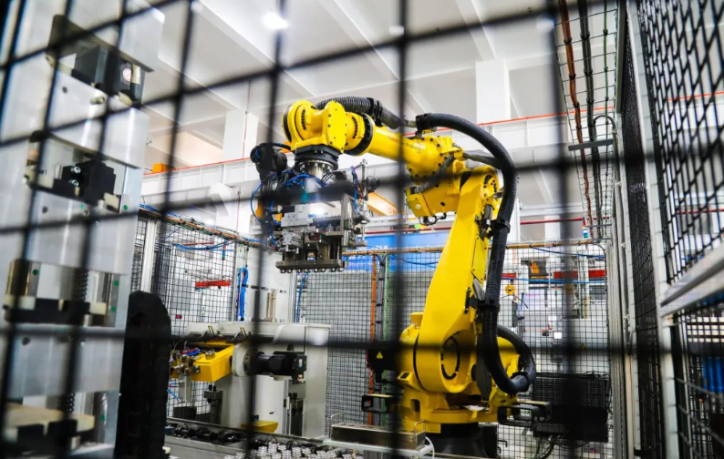 Kecerdasan Haosen: Menyediakan penyelesaian bersepadu untuk robot humanoid dan aplikasi robot AMR